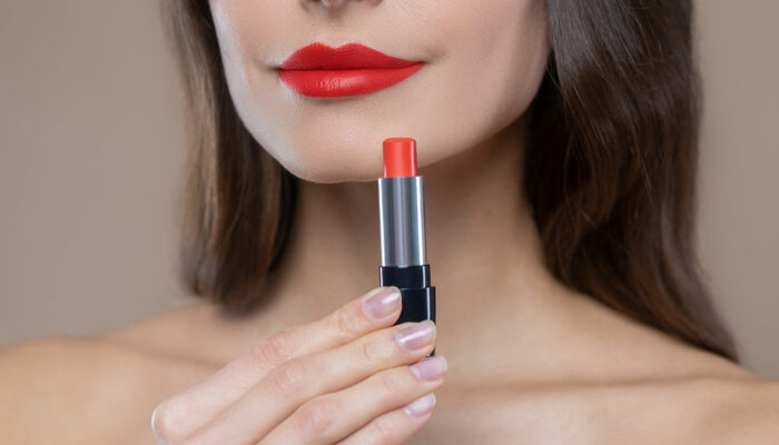 5 Lipstick Applying Tricks by Professionals