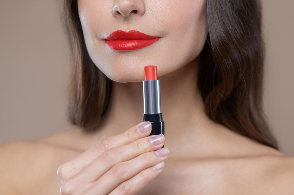 5 Lipstick Applying Tricks by Professionals